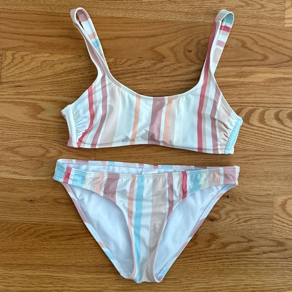 *9* Women's Swim Pieces (4 Tops + 5 Bottoms) - Picture 6 of 12